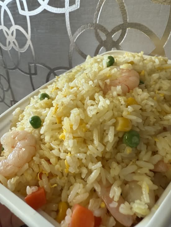 R10. Shrimp Fried Rice 蝦仁炒飯